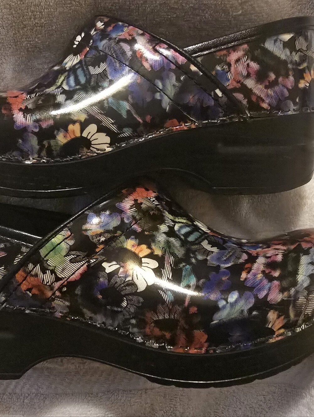 Dansko Professional Floral Patent Clogs 6 EUC - Picture 8 of 11